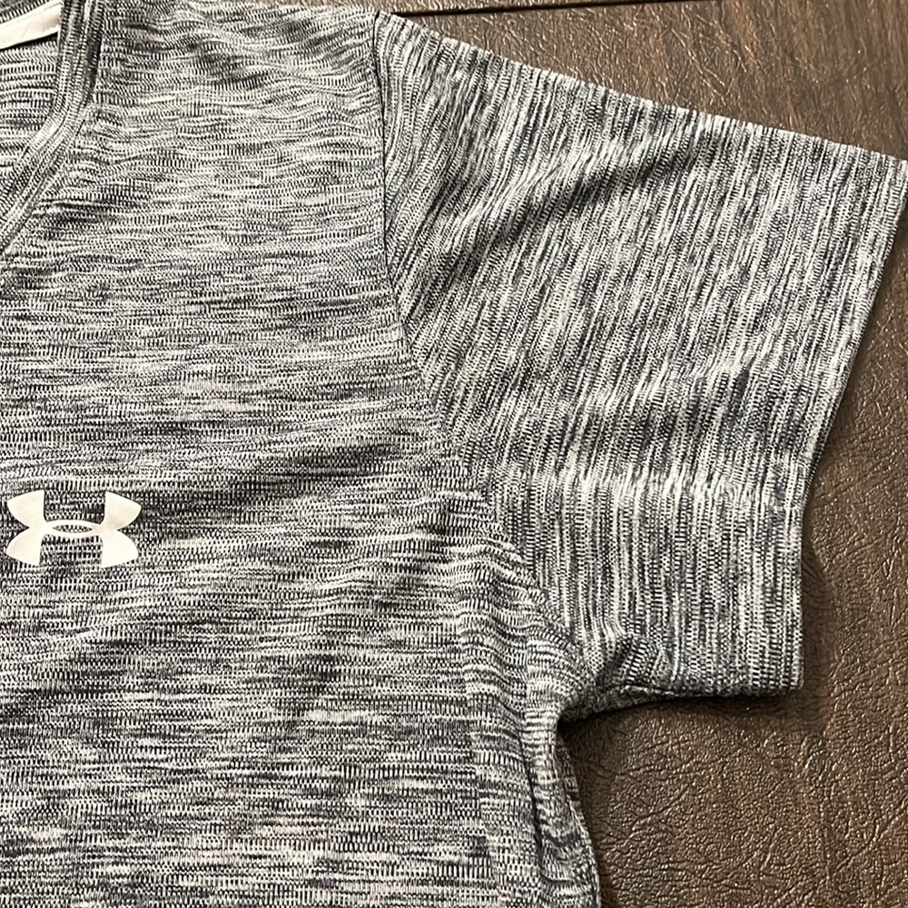 Under Armour Women’s HeatGear Shirt - Picture 4 of 7